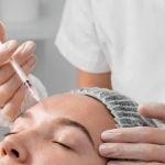 Falsa médica é presa suspeita de fazer procedimentos estéticos em clínica de Goiânia 