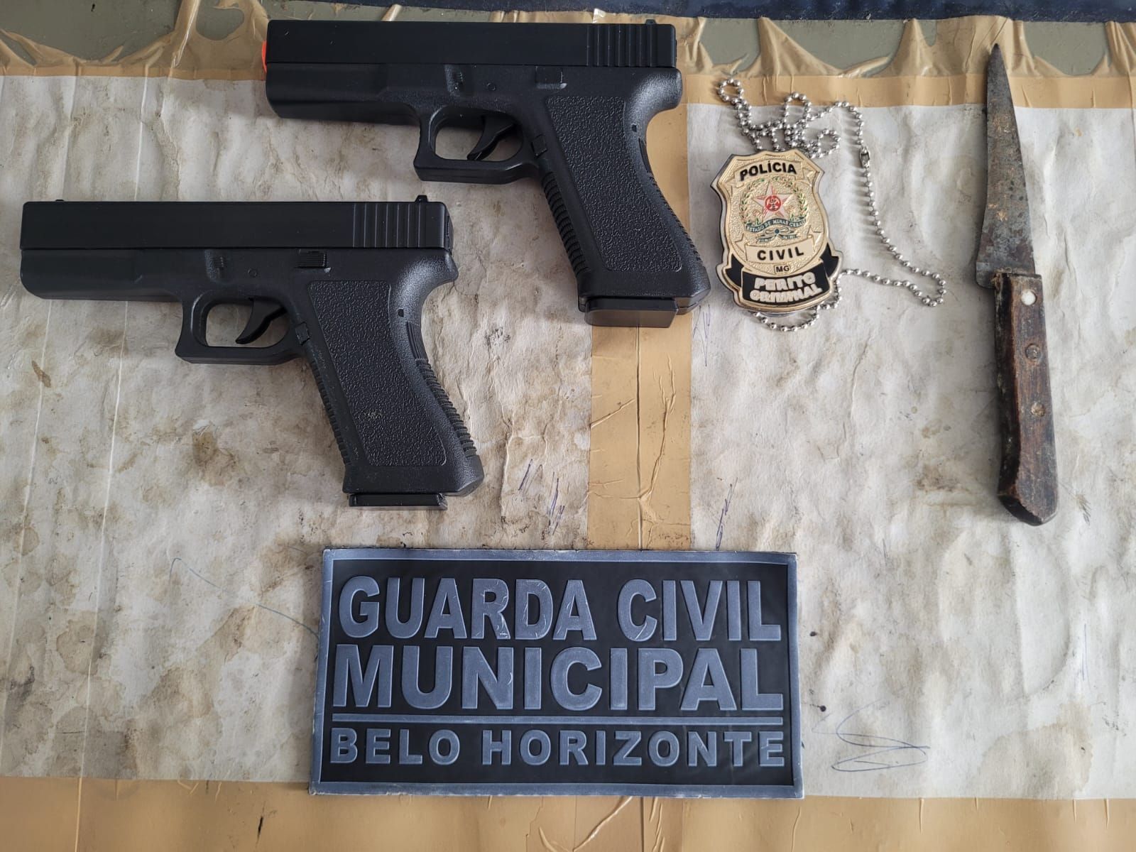 Falso perito que tentou recuperar bolsa da mãe no Centro de BH chora: ‘Ela tomou um soco no rosto’