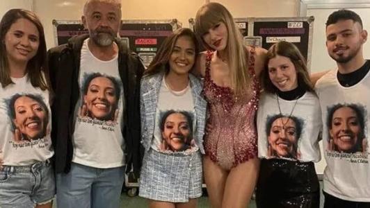 Família de Ana Clara Benevides ao lado de Taylor Swift em show