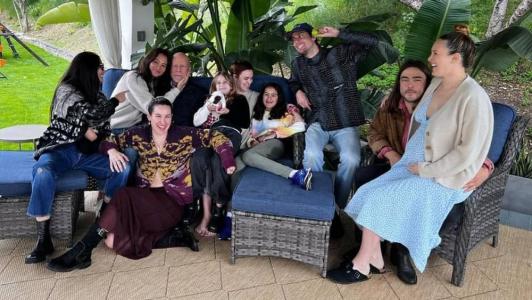Família de Bruce Willis reunida em foto