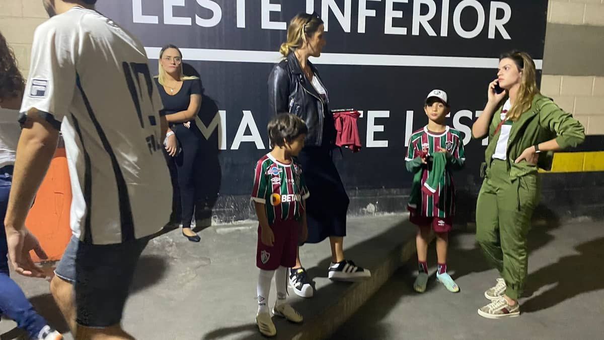 Esposa de Ganso, do Fluminense, é barrada na entrada do camarote do Nilton Santos