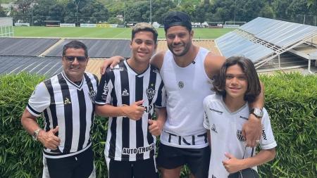 Família de Hulk já é toda atleticana