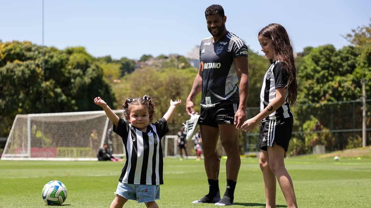 Dia das crianças: filhos dos jogadores do Atlético acompanham treino na Cidade do Galo