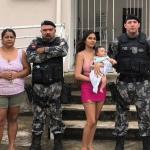 Bebê engasgado com espuma de shampoo é salvo por policiais militares