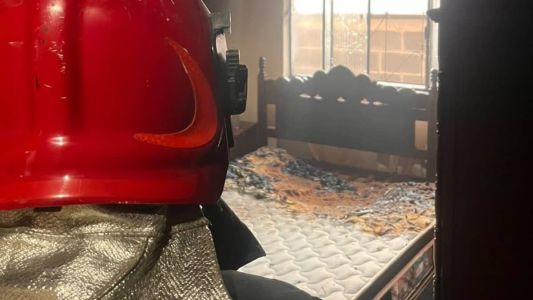 Familiares da vítima usaram água para conter o fogo; idoso teve queimaduras de 2° e 3° graus