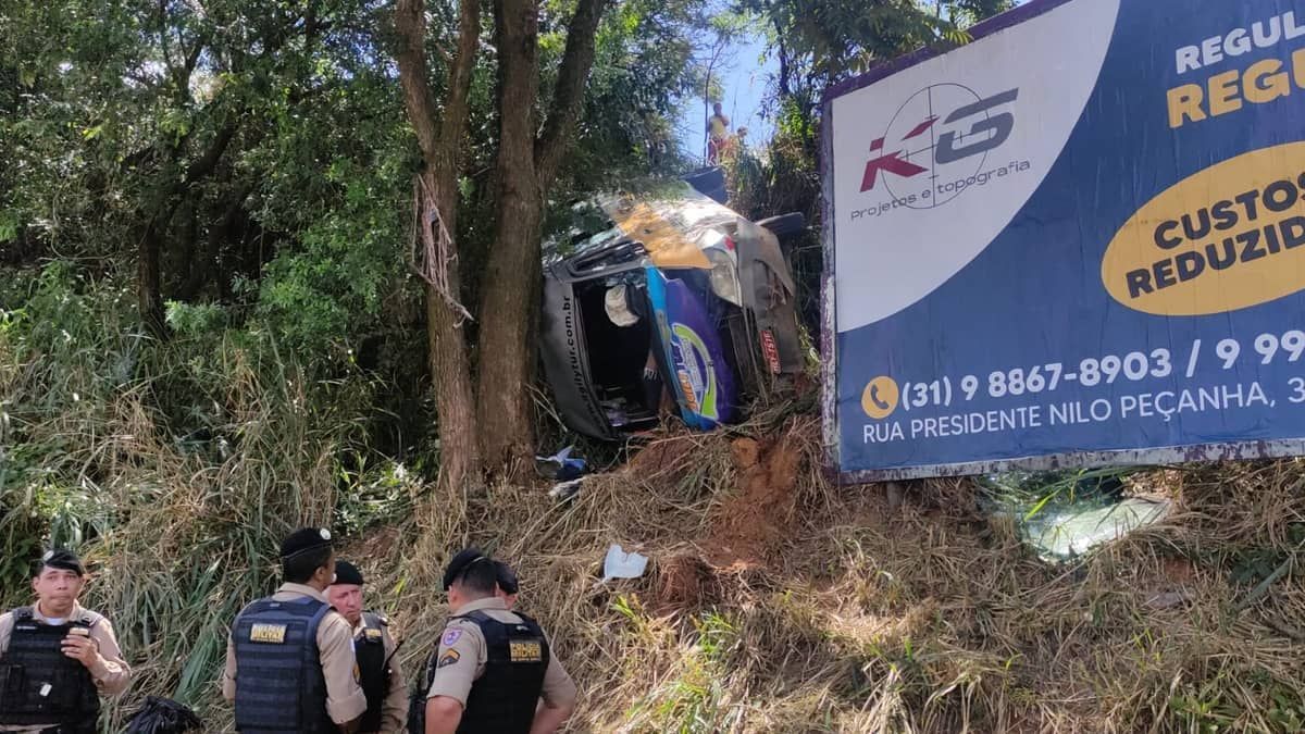 'Estavam sem cinto', relata mãe de uma das vítimas da van que tombou em Santa Luzia  