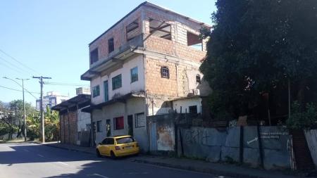 Famílias podem ser obrigadas a deixar as casas às margens da avenida Teresa Cristina