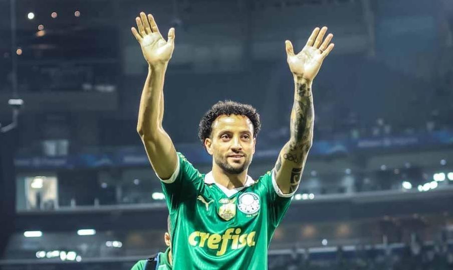 Felipe Anderson é apresentado à torcida do Palmeiras e exibe número de camisa