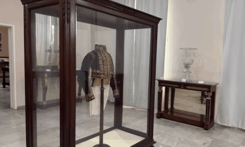 Fardão da maioridade de Dom Pedro II está no acervo do Museu Mariano Procópio em Juiz de Fora