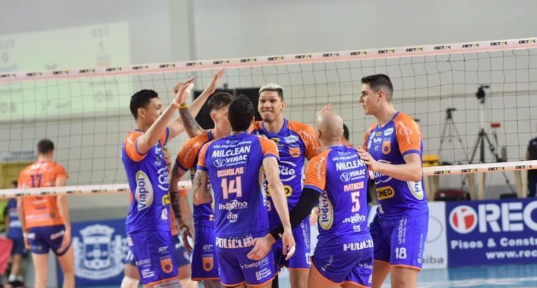 São José supera Monte Carmelo e segue na vice-liderança da Superliga Masculina
