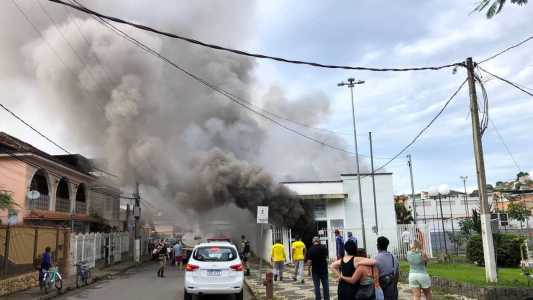 Farmácia pegou fogo no início da manhã de hoje (30)