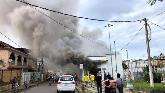 Farmácia pegou fogo no início da manhã de hoje (30)