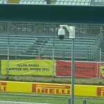 Fãs da Ferrari fazem protesto na Itália: 'Felipe Massa, campeão do mundo em 2008'