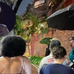 Paul McCartney em BH: debaixo de chuva, fãs esperam ídolo na porta de hotel