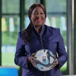 Primeira mulher secretária-geral da Fifa antecipa saída; interino assume cargo