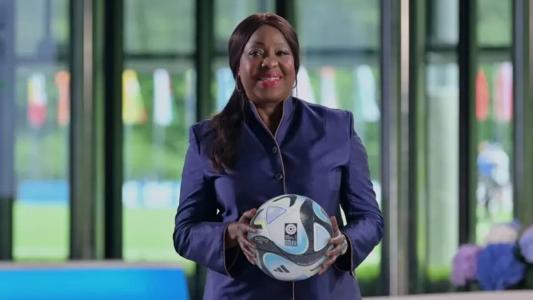 Fatma Samoura, primeira mulher e primeira pessoa não europeia a ser secretária-geral da Fifa
