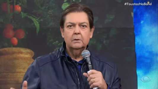 Faustão chama atenção por usar acessórios de luxo