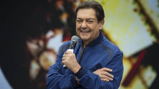 Fausto Silva foi transferido para o semi-intensivo para dar continuidade a recuperação.