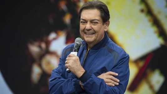 Fausto Silva foi transferido para o semi-intensivo para dar continuidade a recuperação.
