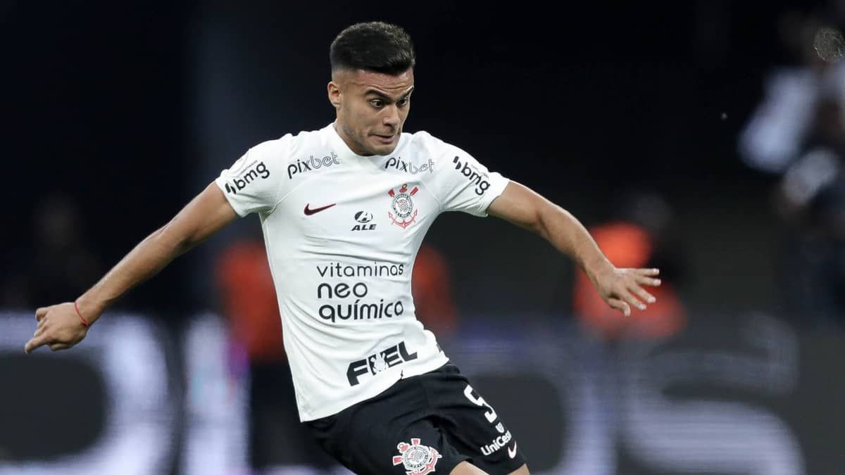 Fausto ganha voto de confiança e volta atrás em plano de deixar o Corinthians