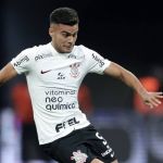Fausto 'some' no Corinthians e joga apenas 13 minutos em sete jogos