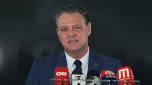 Fávaro demonstrou apreço por seu cargo como senador