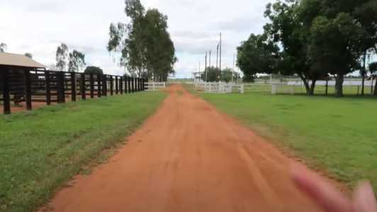Fazenda Talismã do sertanejo Leonardo foi invadida por criminosos