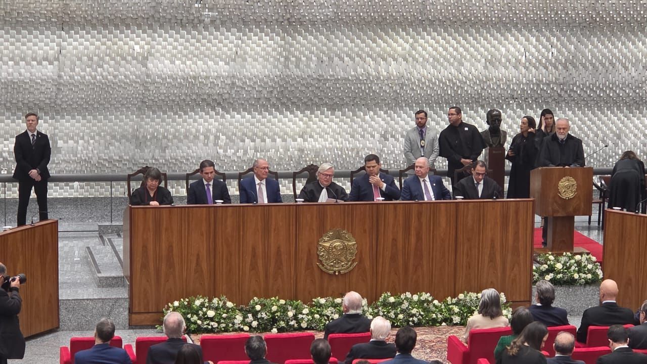 Novos ministros do STJ tomam posse em cerimônia com autoridades dos Três Poderes