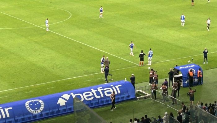 Fabrício Bruno e Dorival Júnior em Cruzeiro 3 x 0 Corinthians pela Série A de 2025