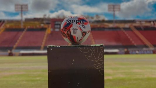 Bola oficial do Campeonato Baiano no Barradão, em Salvador