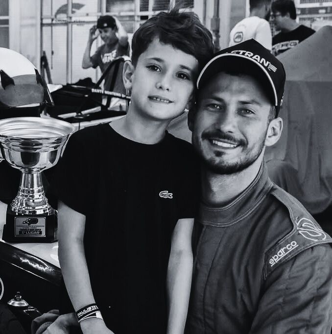 Filho de piloto brasileiro morre após acidente na BR-153