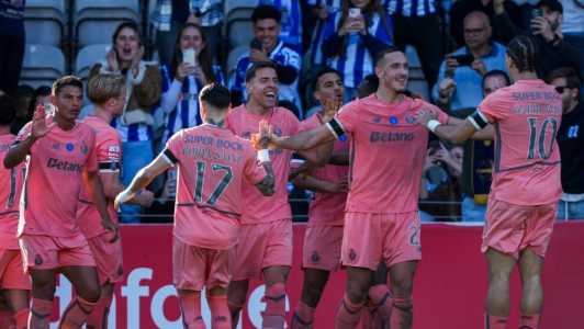 Jogadores comemoram em Nacional 0 x 1 Porto, pela Liga Portugal 2025/2026