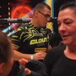 Mãe nocauteia ex-namorada do filho em luta de MMA; assista