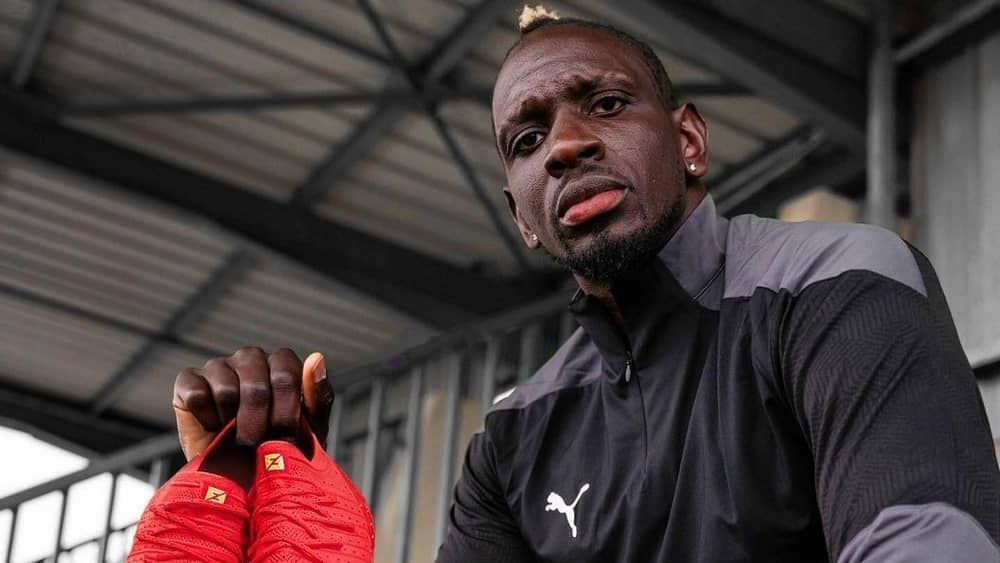 Ex-Liverpool é demitido de clube francês por agredir treinador