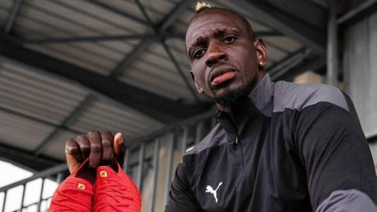 Ex-Liverpool é demitido por agredir treinador
