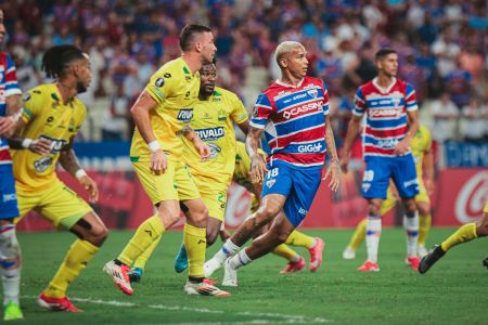 Deyverson, atacante do Fortaleza, durante partida contra o Atlético Bucaramanga-COL
