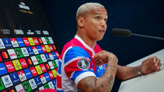 Atacante Deyverson, do Fortaleza, durante entrevista coletiva