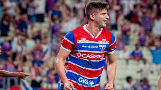 Kuscevic comemora gol do Fortaleza em jogo do Campeonato Brasileiro