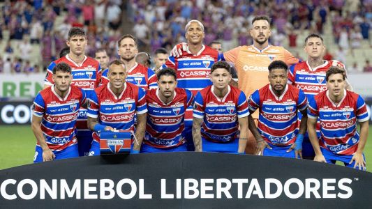 Jogadores do Fortaleza posam para foto antes do início da partida