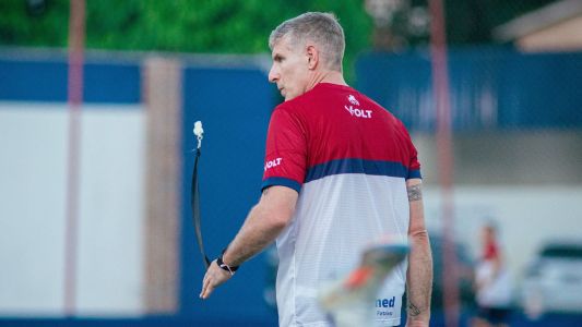 Técnico Martín Palermo durante treino do Fortaleza