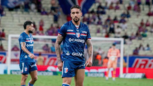 Matheus Pereira, volante do Fortaleza, durante jogo contra o Grêmio