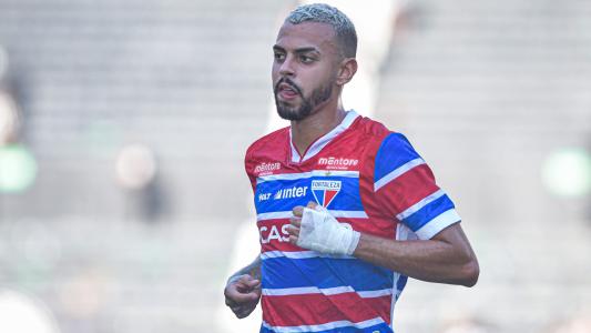 Pierre em ação pelo Fortaleza em jogo do Campeonato Brasileiro
