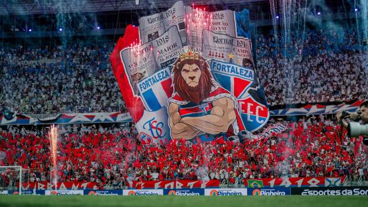 Torcida do Fortaleza nas arquibancadas da Arena Castelão