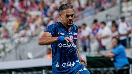 Bruno Pacheco em ação pelo Fortaleza em jogo do Campeonato Brasileiro