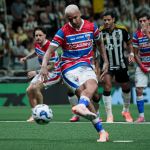Hat-trick inédito na carreira de Deyverson quebra tabu de 20 anos no Fortaleza