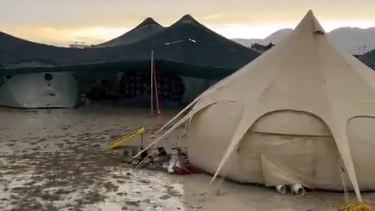 Chuva deixa mais de 70 mil pessoas ilhadas no festival Burning Man