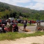 Grande BH: moradores denunciam falta d'água há cinco dias e fecham rodovia em protesto