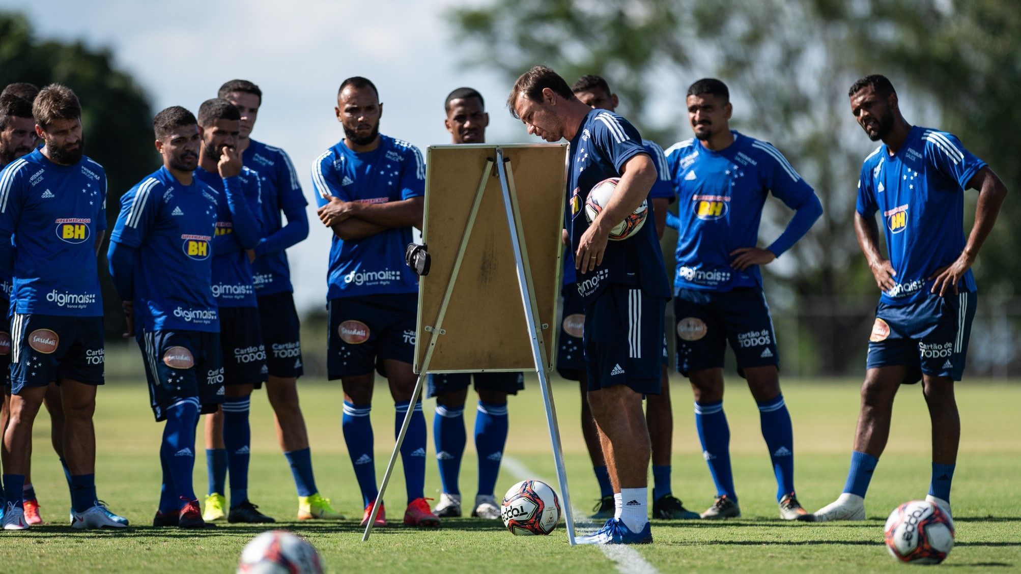 Técnico revela erro e ‘ilusão’ ao assumir Cruzeiro, mas exalta: ‘Maior orgulho’