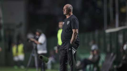Felipão acumula quatro empates e duas derrotas pelo Atlético