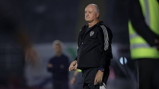 Felipão agora acumula 8 vitórias, 6 empates e 8 derrotas no comando do Atlético